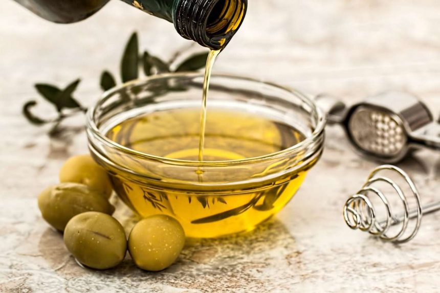 Olivenöl – kaltgepresster Olivenöl mit wertvollen ungesättigten Fettsäuren.
